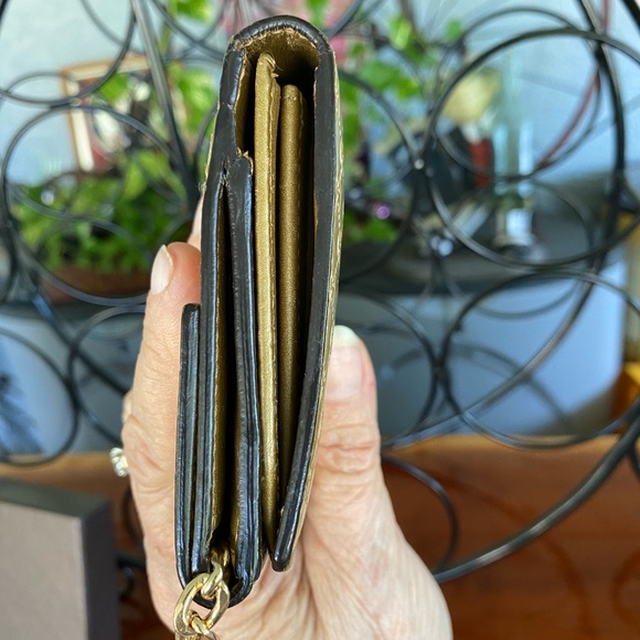 GUCCI Gorgeous Gold Leather Wallet W/Chain, Box. - Picture 7 of 16